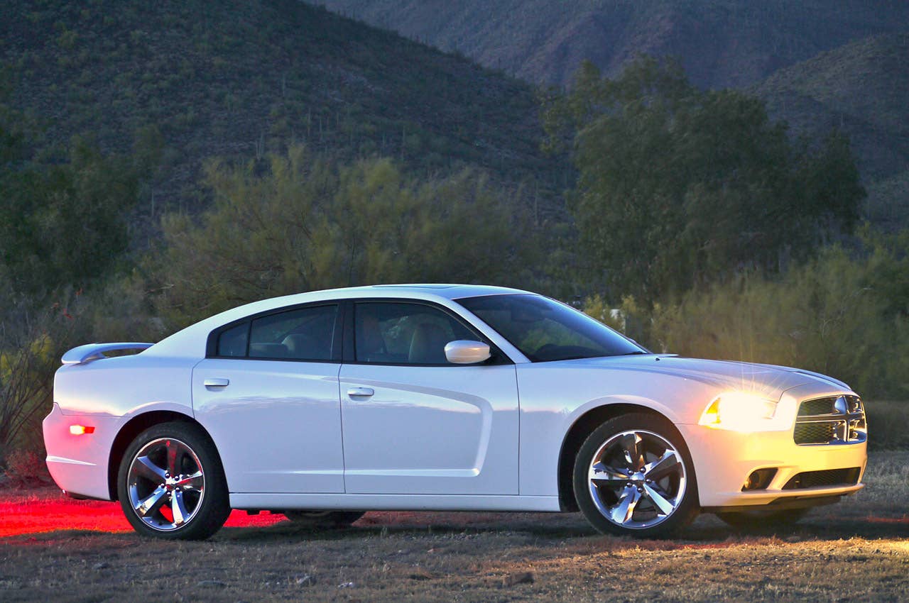 2011 Dodge Charger Rallye V6 front 3/4 view