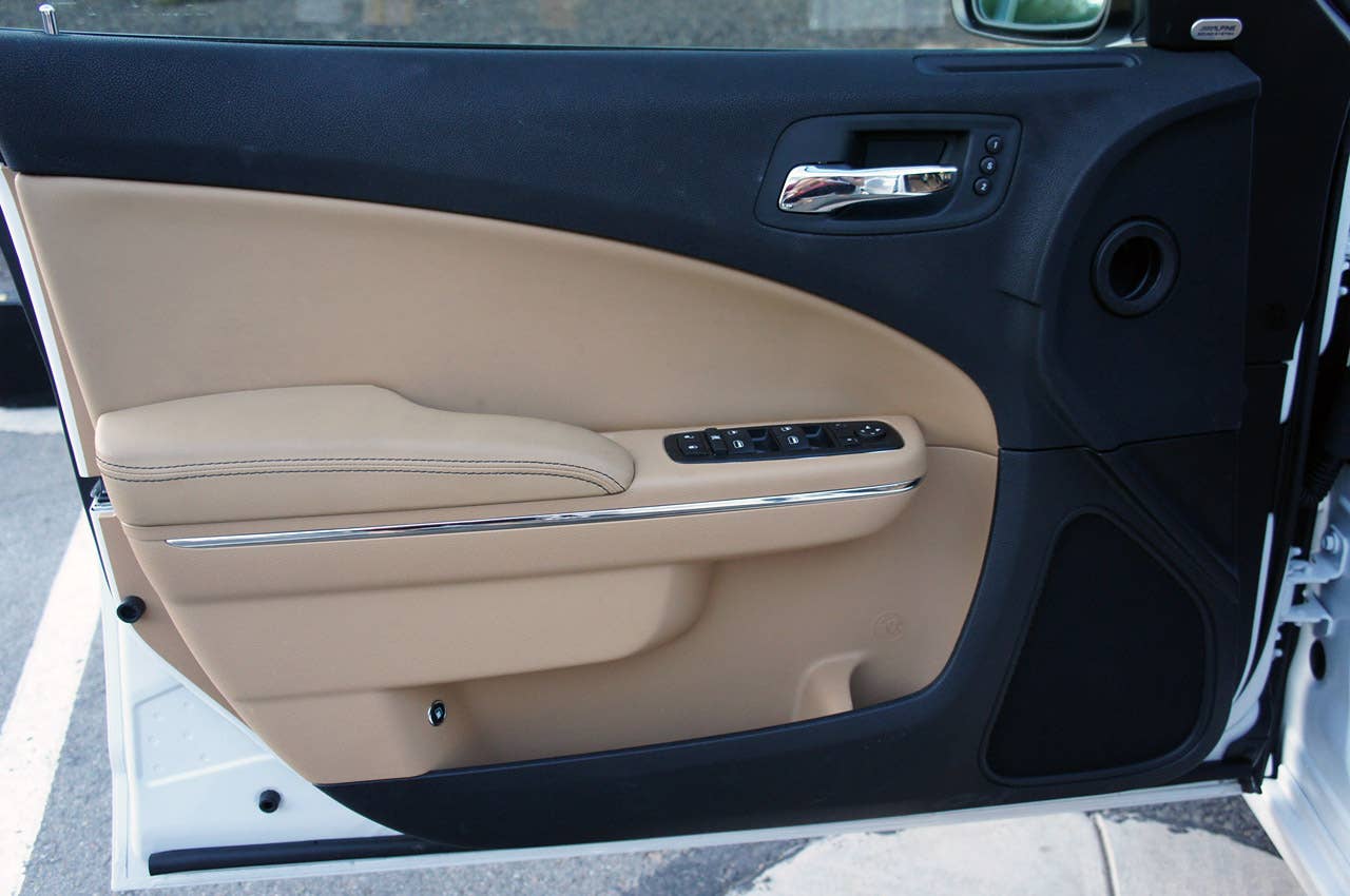 2011 Dodge Charger Rallye V6 door