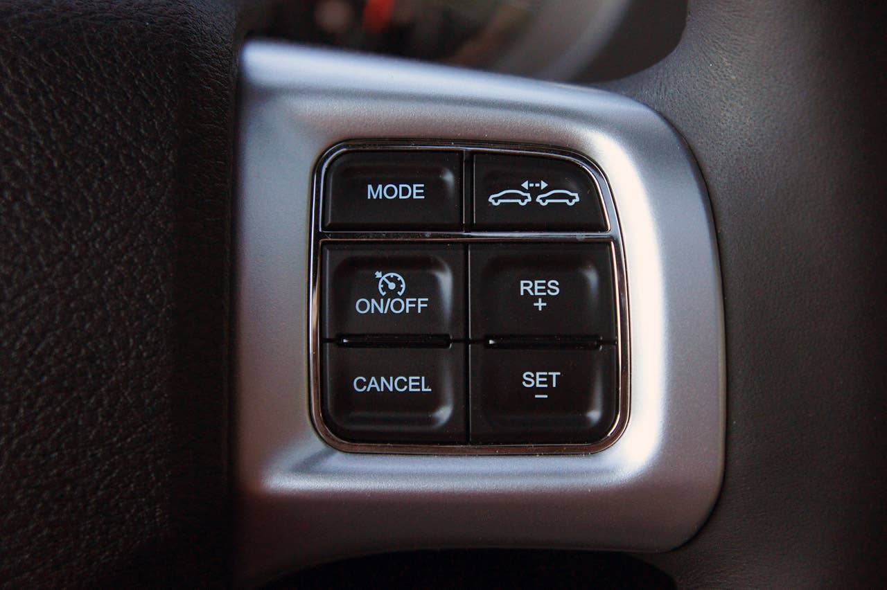 2011 Dodge Charger Rallye V6 steering wheel controls