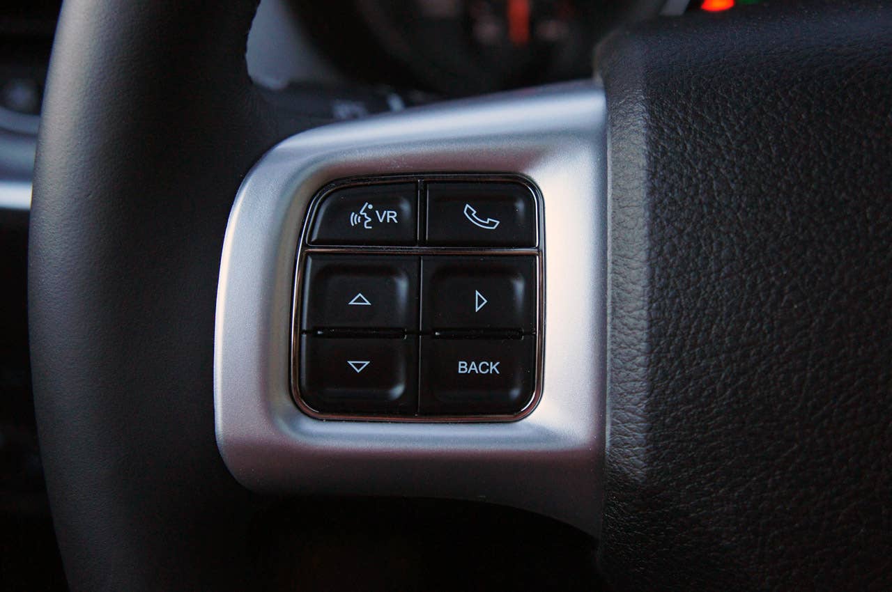 2011 Dodge Charger Rallye V6 steering wheel controls