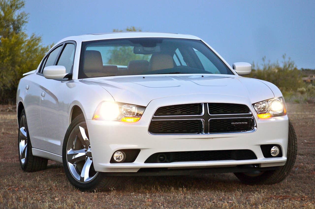2011 Dodge Charger Rallye V6 front 3/4 view