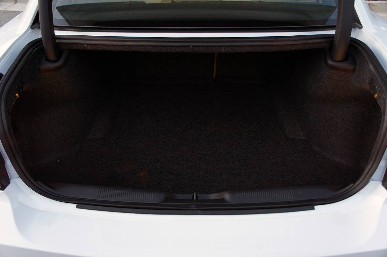 2011 Dodge Charger Rallye V6 trunk