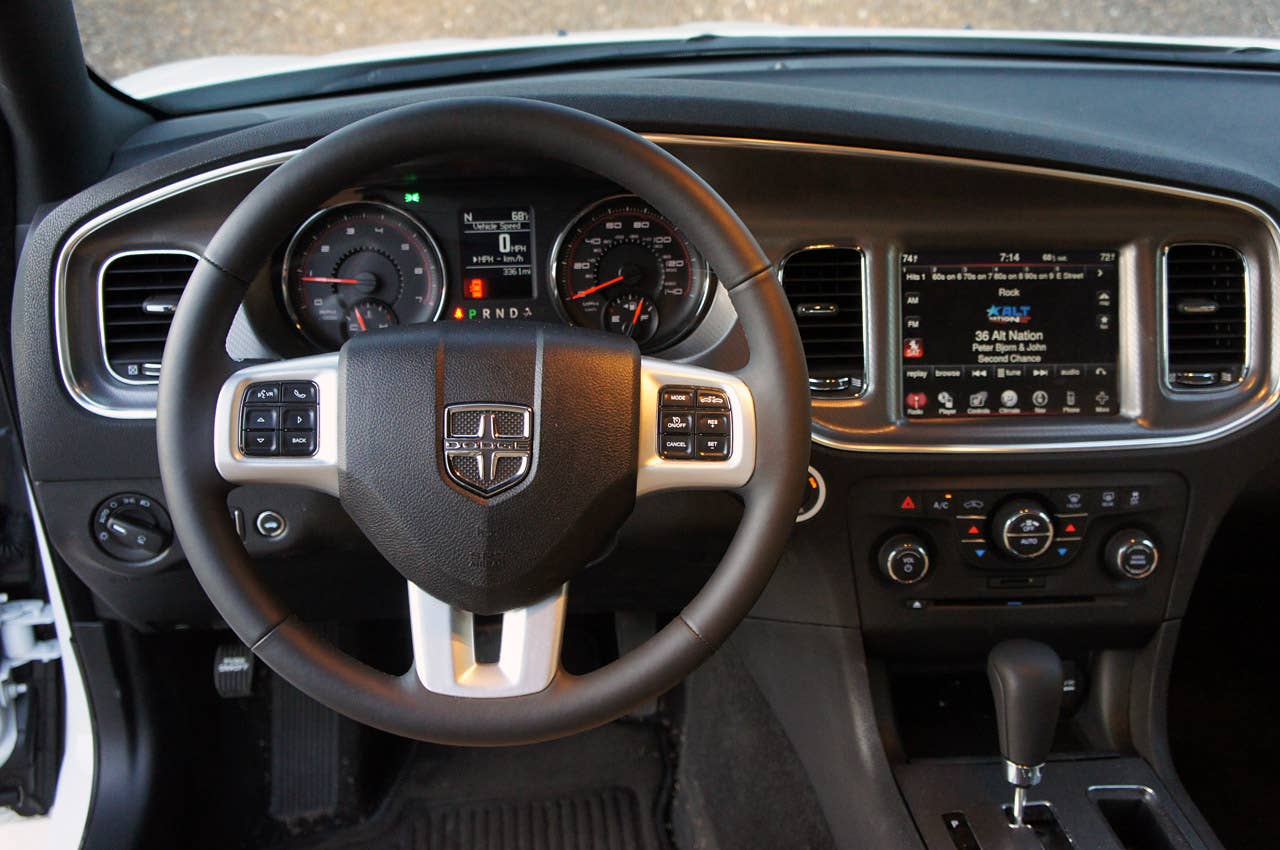 2011 Dodge Charger Rallye V6 interior