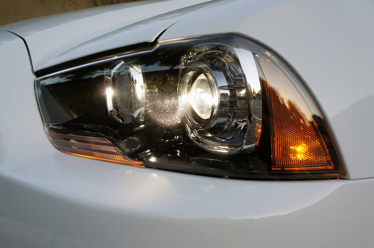 2011 Dodge Charger Rallye V6 headlight