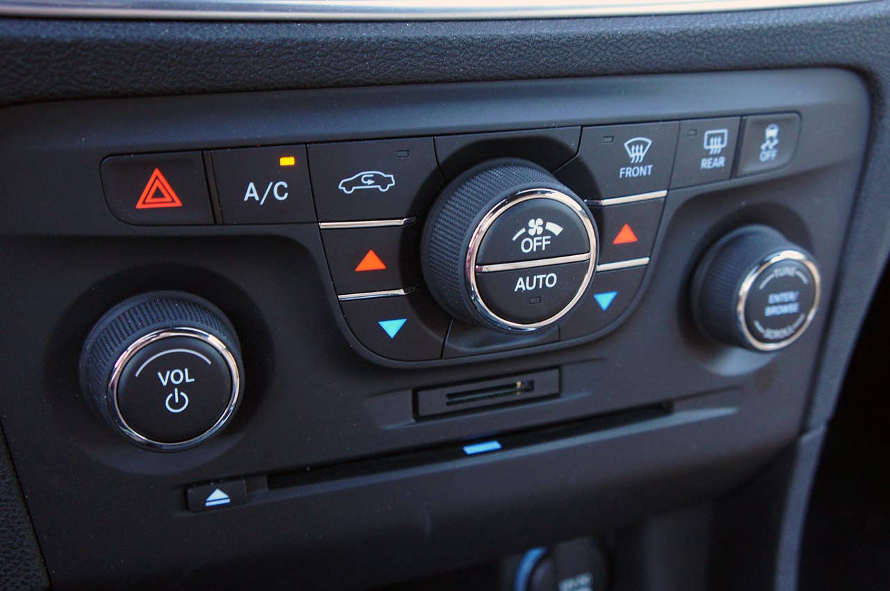 2011 Dodge Charger Rallye V6 climate controls