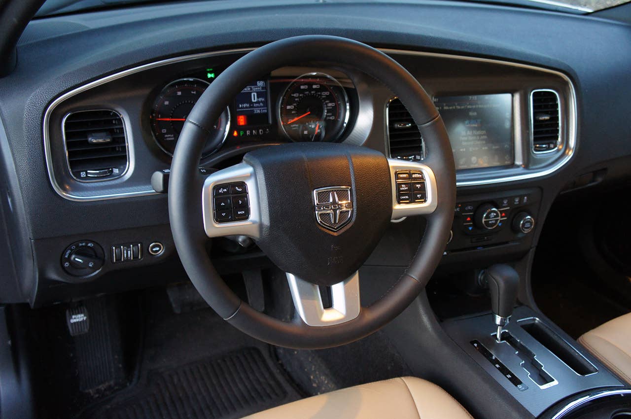 2011 Dodge Charger Rallye V6 interior