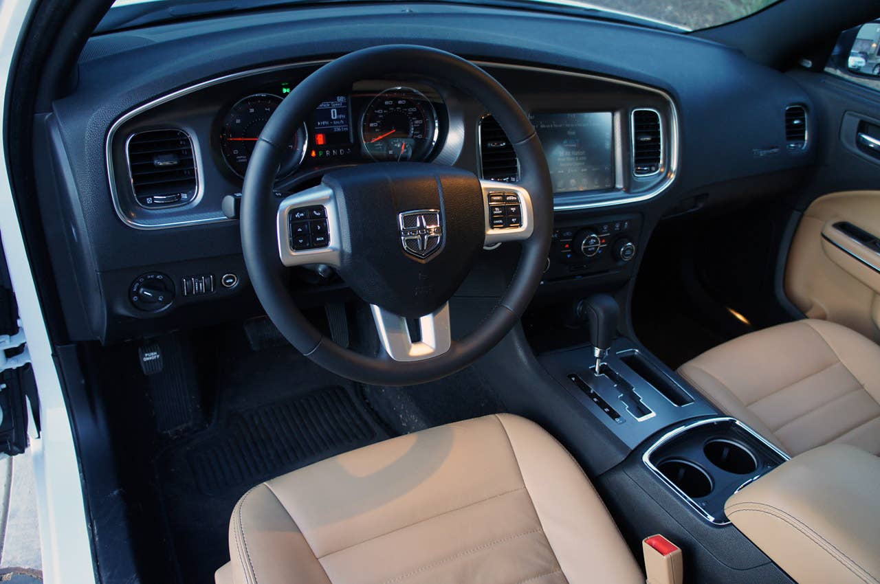 2011 Dodge Charger Rallye V6 interior