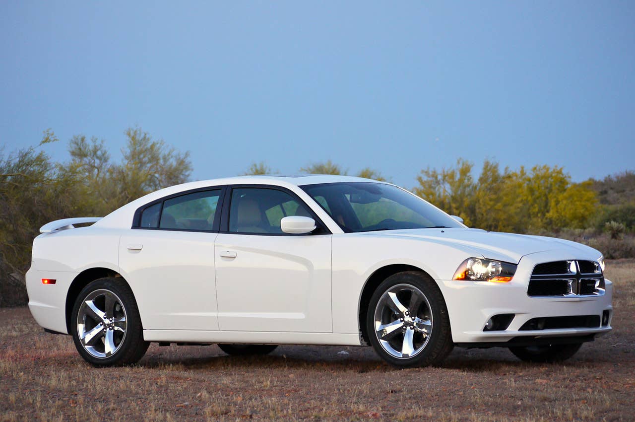 2011 Dodge Charger Rallye V6 front 3/4 view
