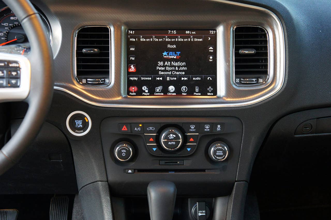 2011 Dodge Charger Rallye V6 instrument panel