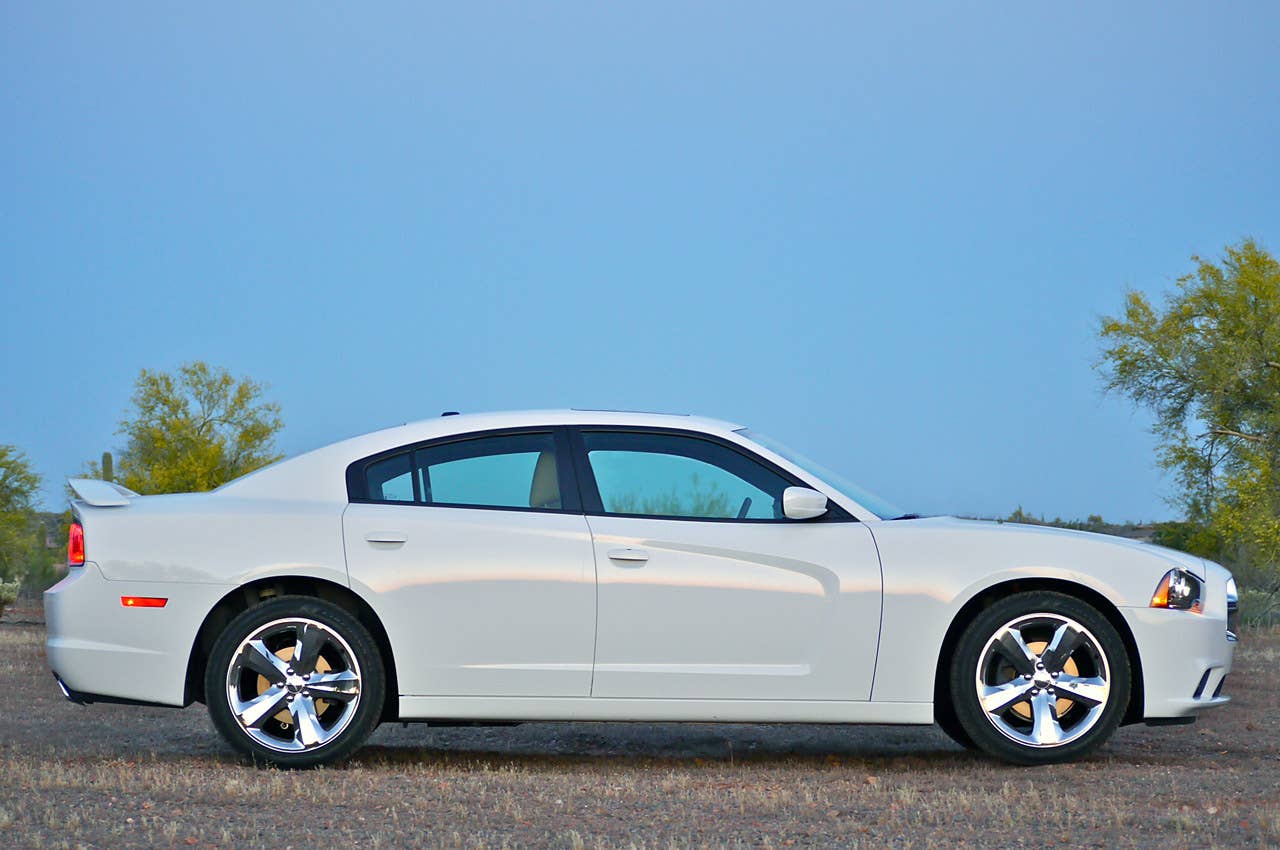 2011 Dodge Charger Rallye V6 side view