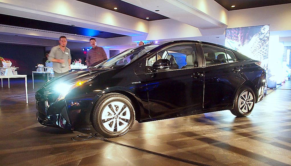 2016 Toyota Prius in black, front 3/4