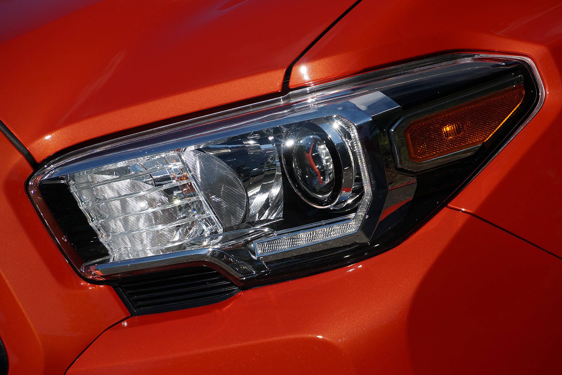 2016 Toyota Tacoma TRD Sport 4x4 headlight