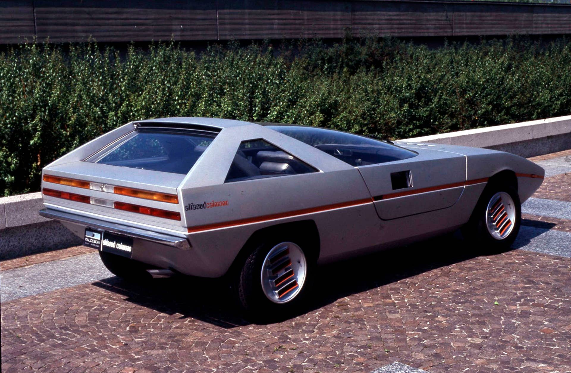 Alfa Romeo Caimano rear 3/4