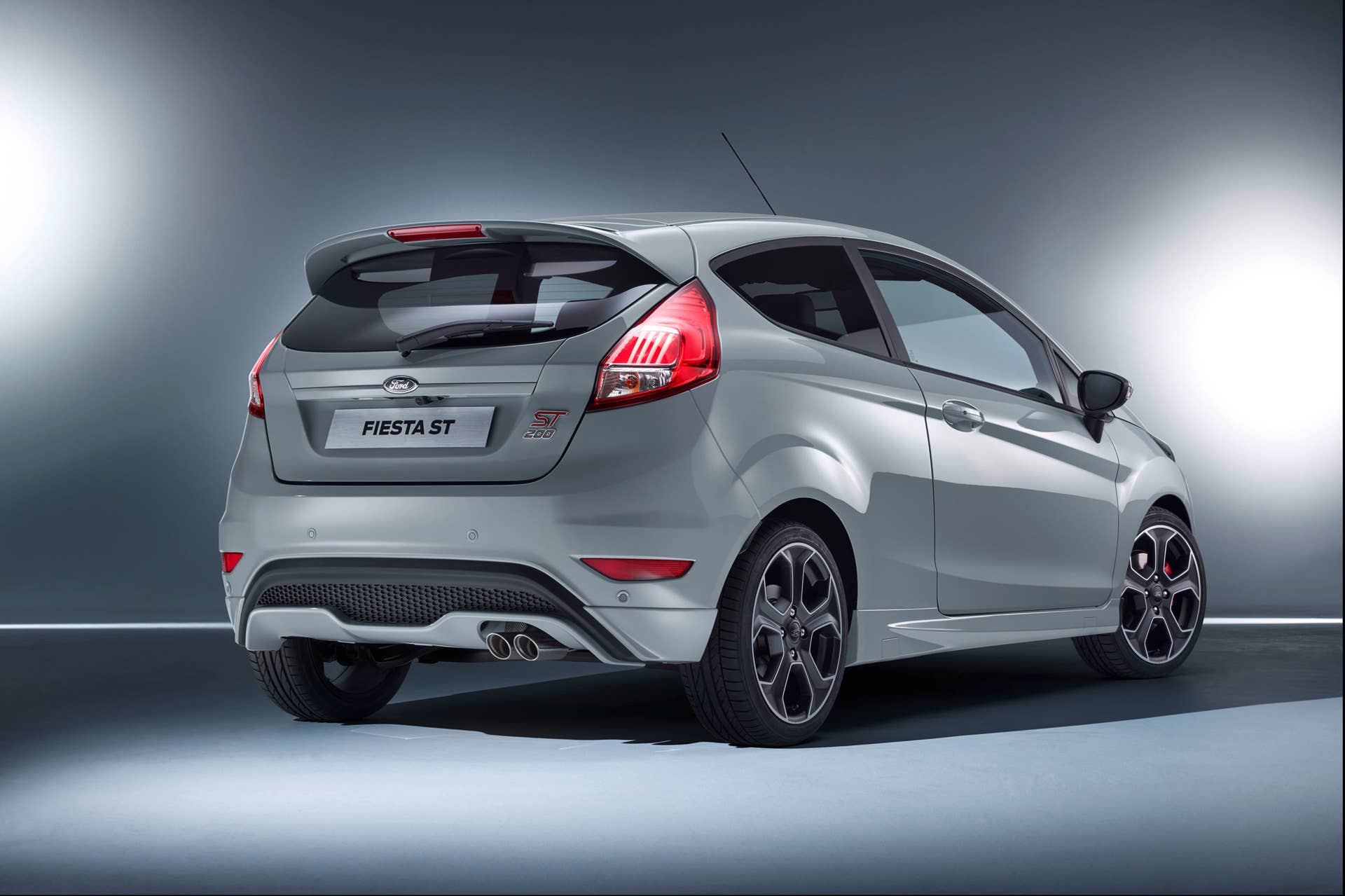 ford fiesta st200 rear three quarters