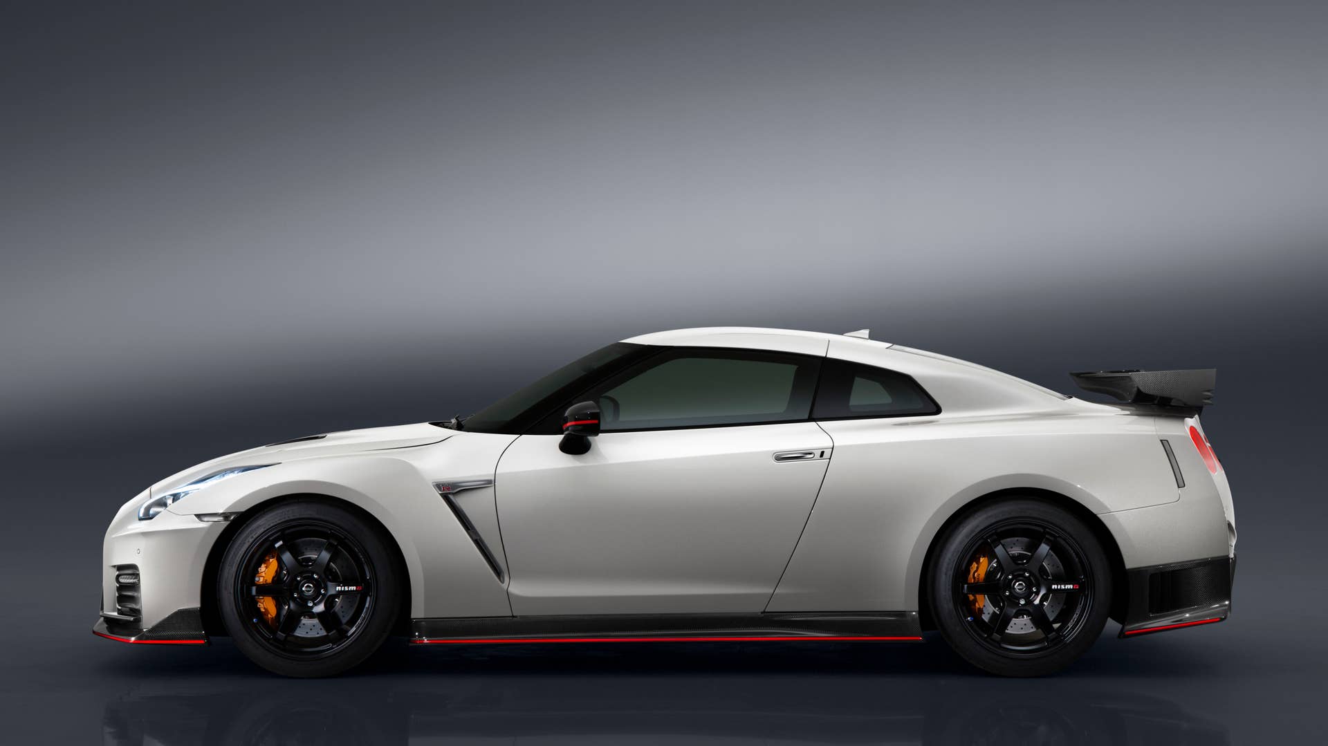 2017 nissan gt-r nismo side