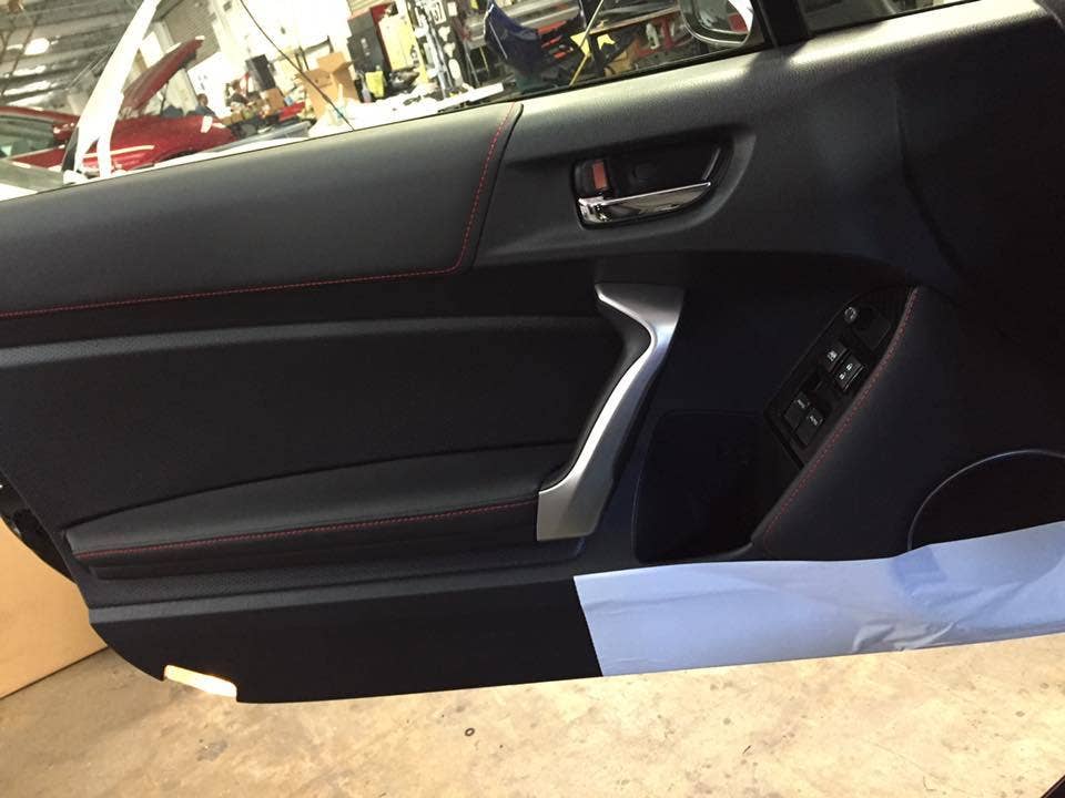 2017 Subaru BRZ facelift door panel