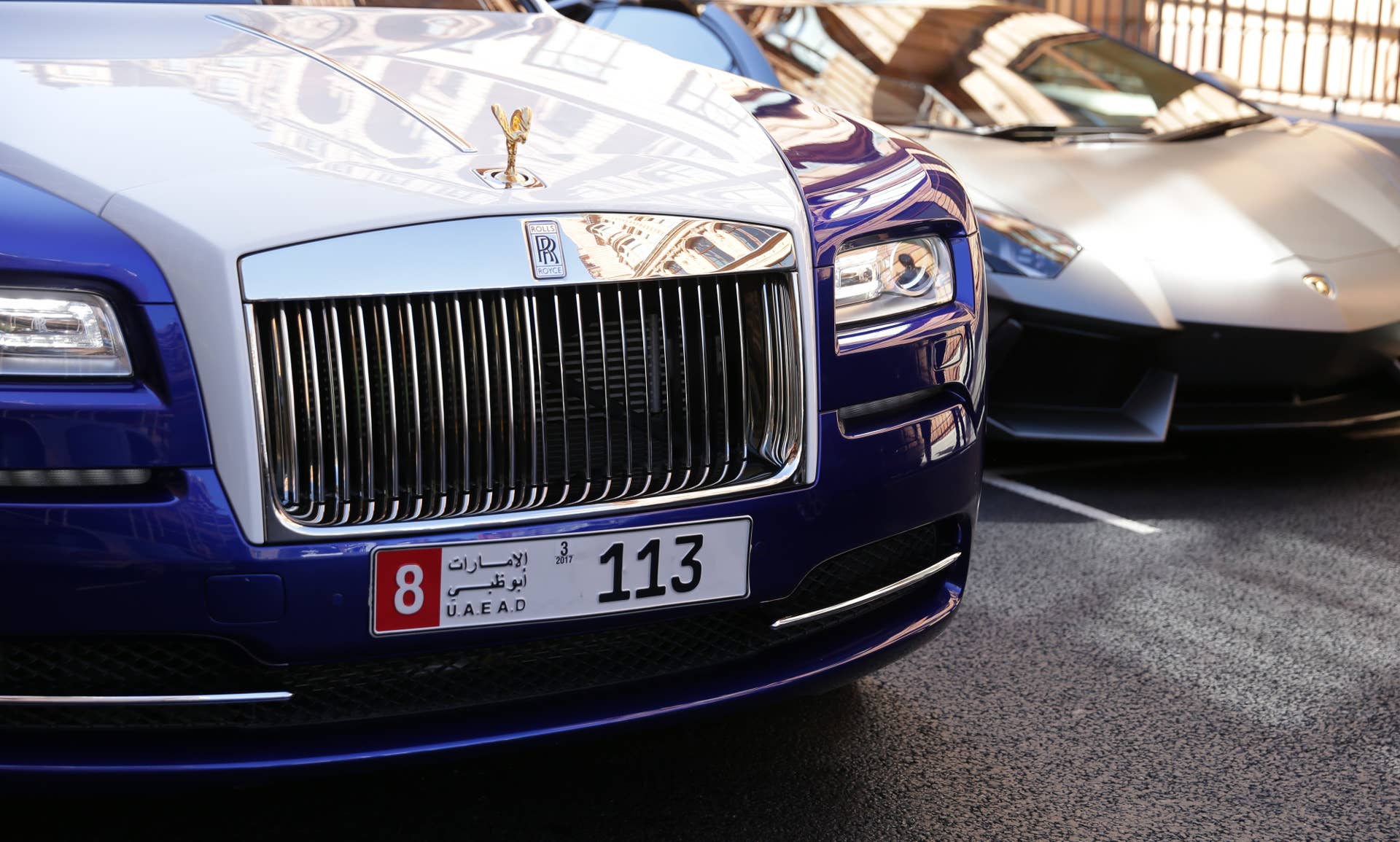 A Rolls Royce Wraith luxury car registered in the United Arab Emirates (Abu Dhabi) drives through Knightsbridge in London on August 12, 2016. / AFP / DANIEL LEAL-OLIVAS (Photo credit should read DANIEL LEAL-OLIVAS/AFP/Getty Images)