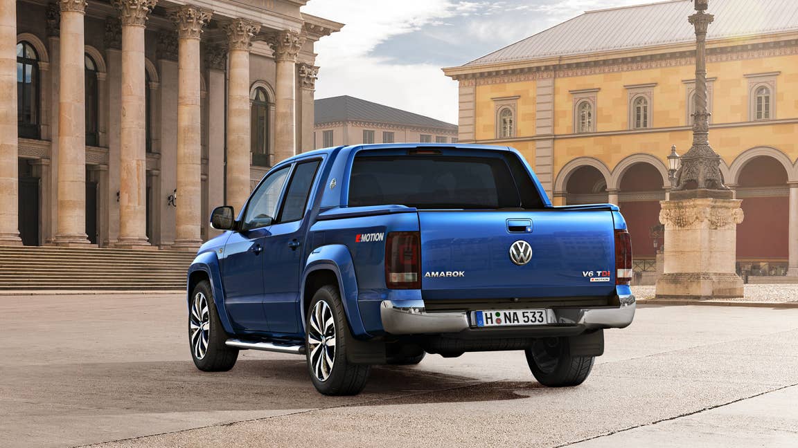 2017 Volkswagen Amarok Aventura V6 TDI rear 3/4