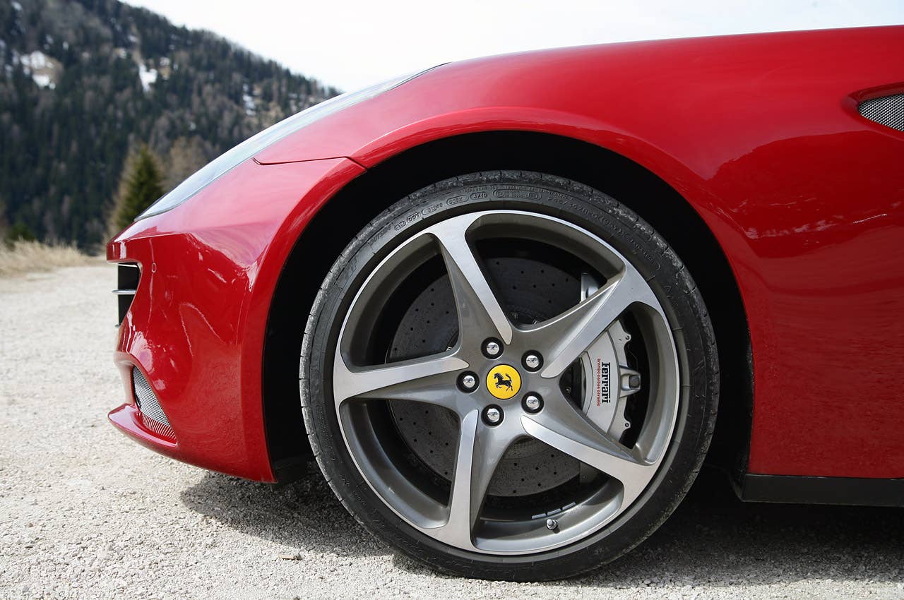2012 Ferrari FF wheel