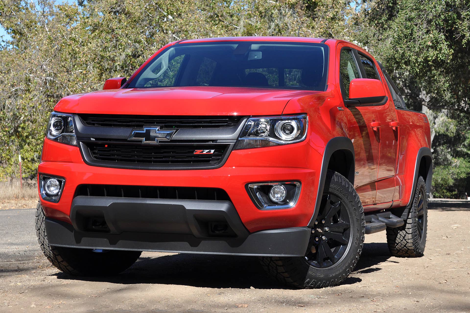 2016 Chevrolet Colorado Diesel front 3/4 view
