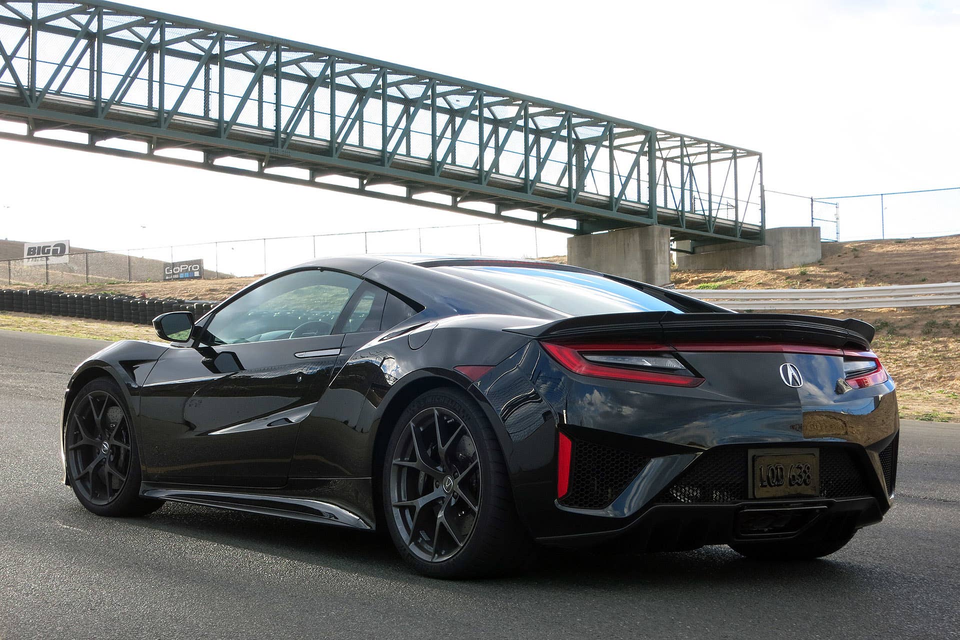 2017 Acura NSX rear 3/4 view