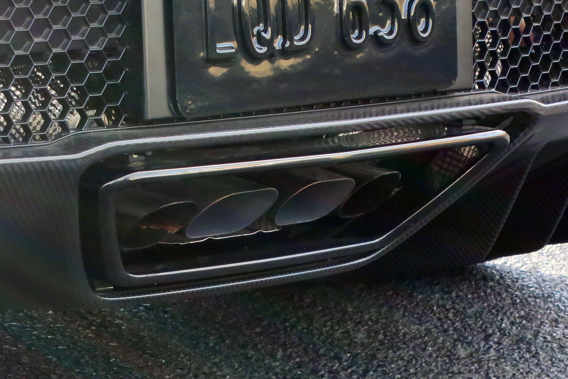 2017 Acura NSX exhaust tips