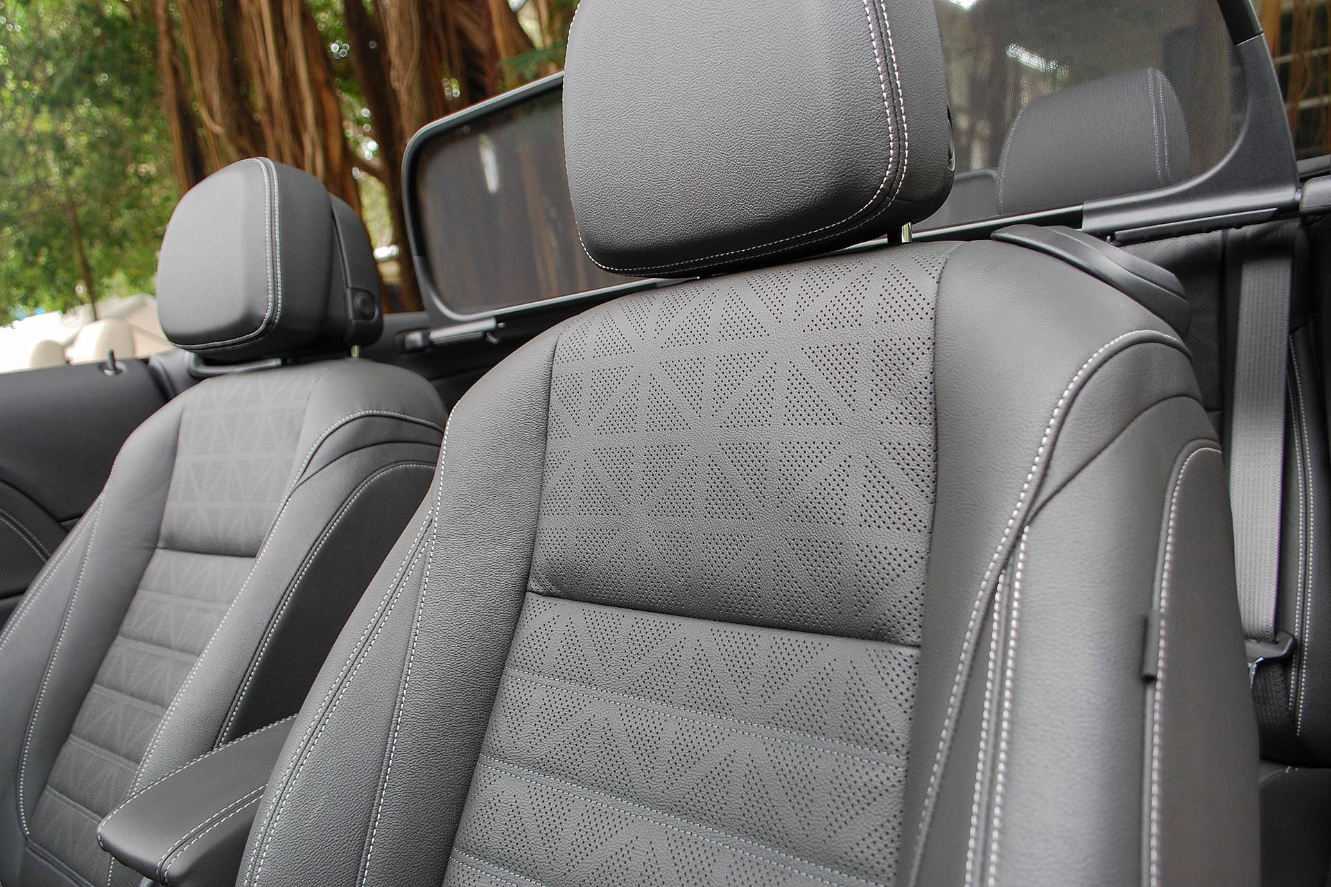2016 Buick Cascada front seats