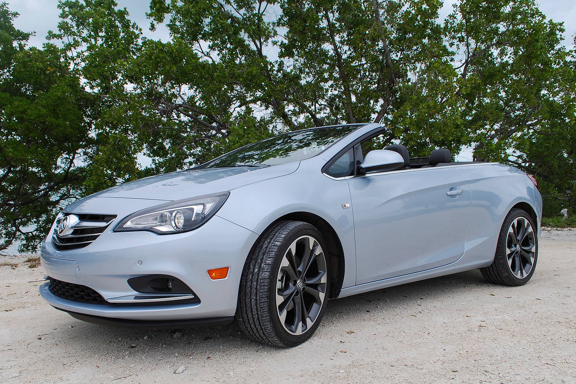 2016 Buick Cascada front 3/4 view