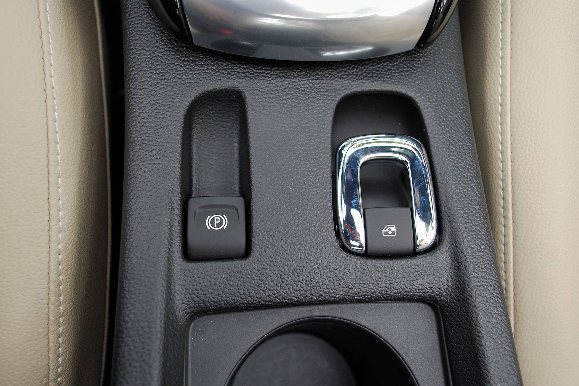 2016 Buick Cascada center console