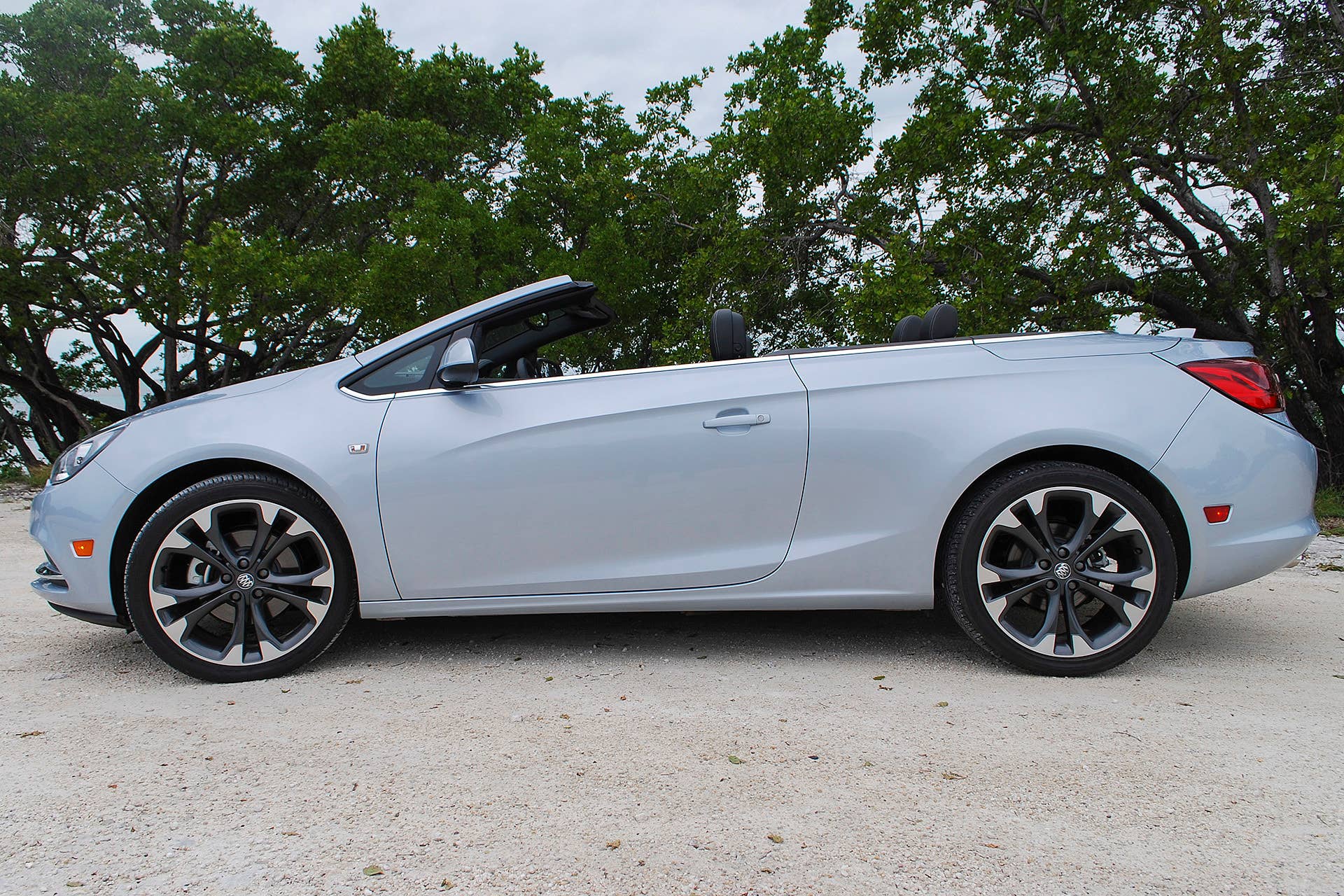 2016 Buick Cascada side view