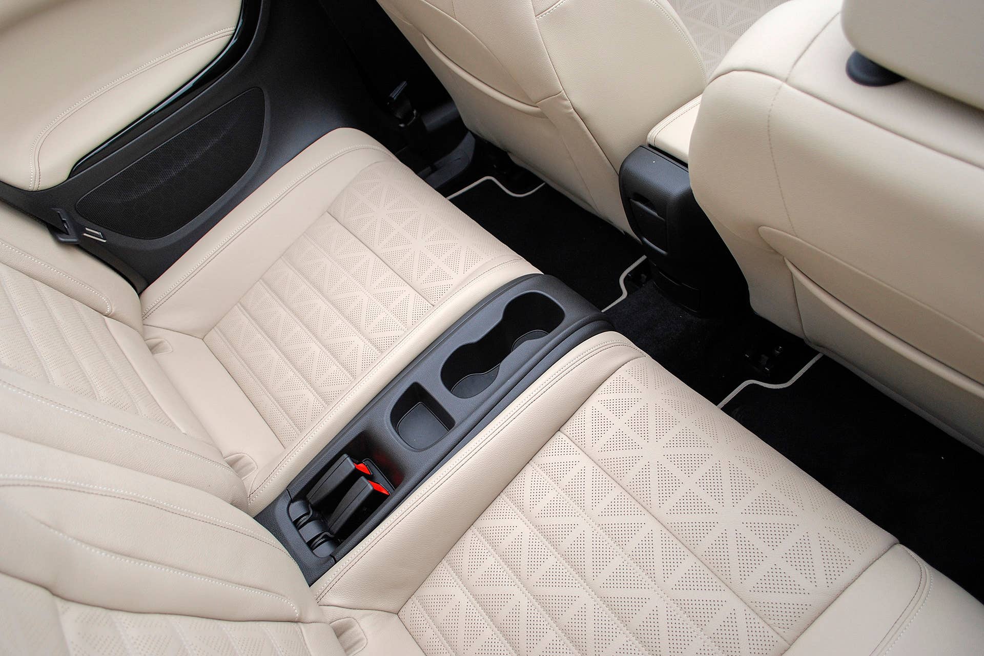 2016 Buick Cascada rear seats