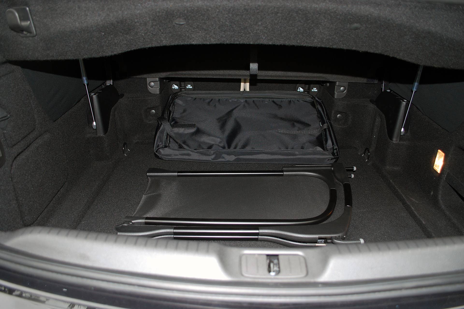 2016 Buick Cascada trunk