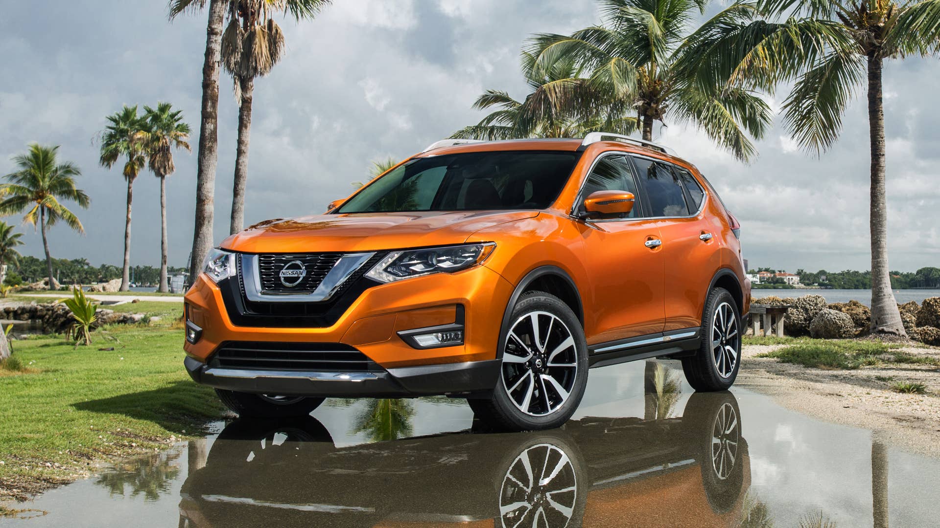 The Nissan Rogue, following three straight years of sales growth since the introduction of the completely redesigned second generation for the 2014 model year, takes another major step forward for 2017 with a new look, enhanced utility and an expanded suite of Nissan Safety Shield technologies.