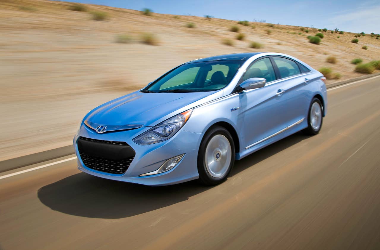 2012 Hyundai Sonata Hybrid front 3/4