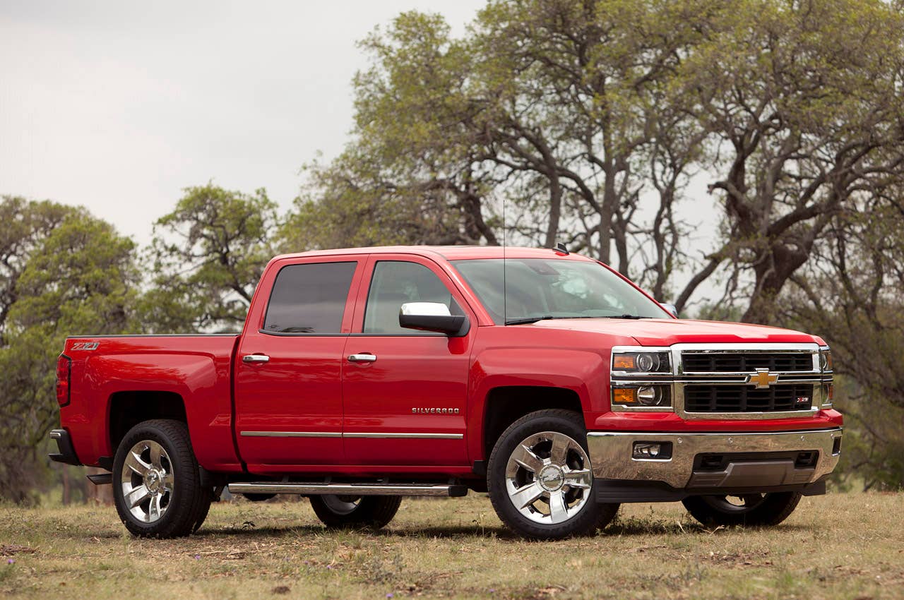 2014 Chevrolet Silverado front 3/4 view