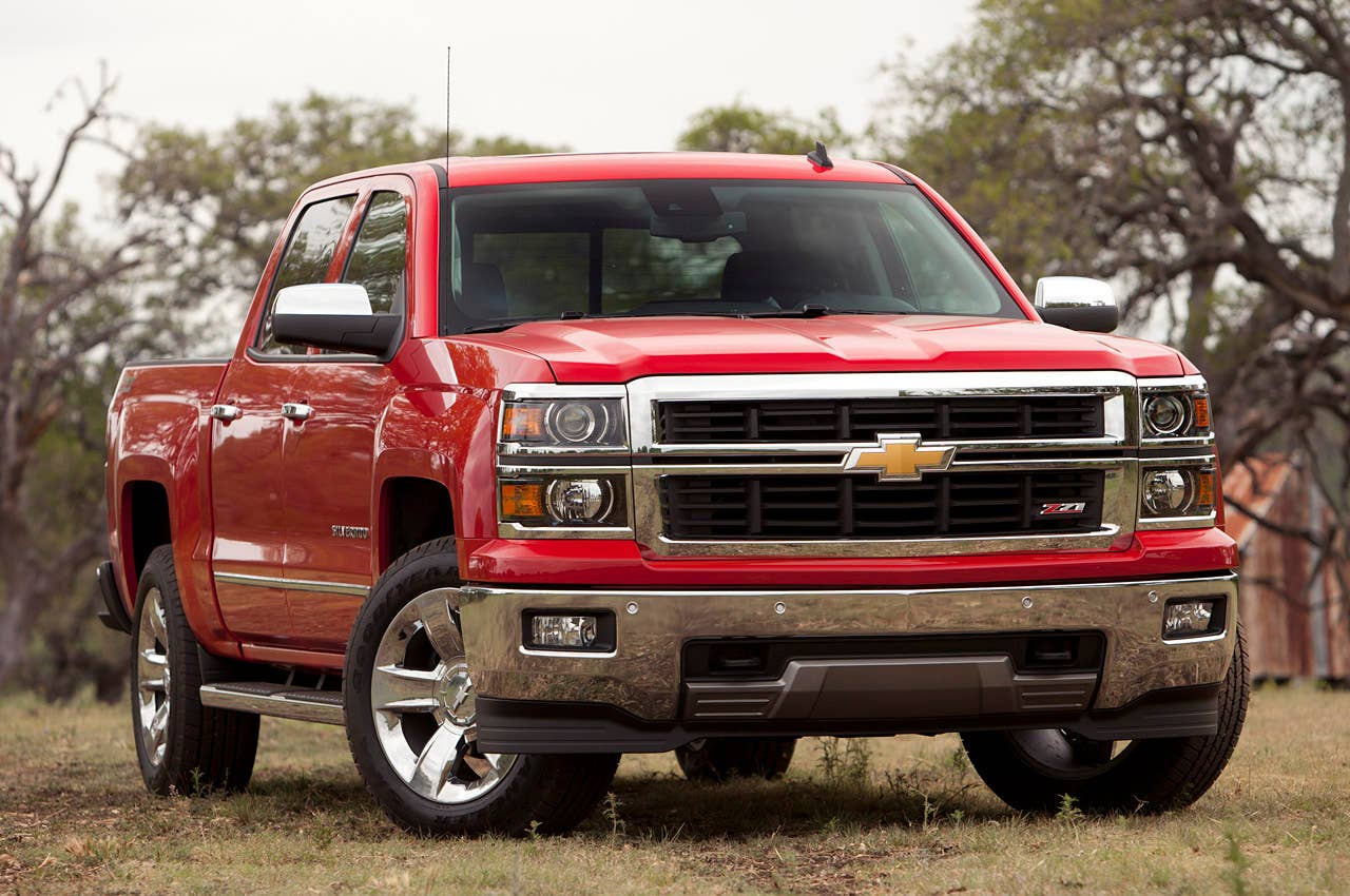 2014 Chevrolet Silverado front 3/4 view