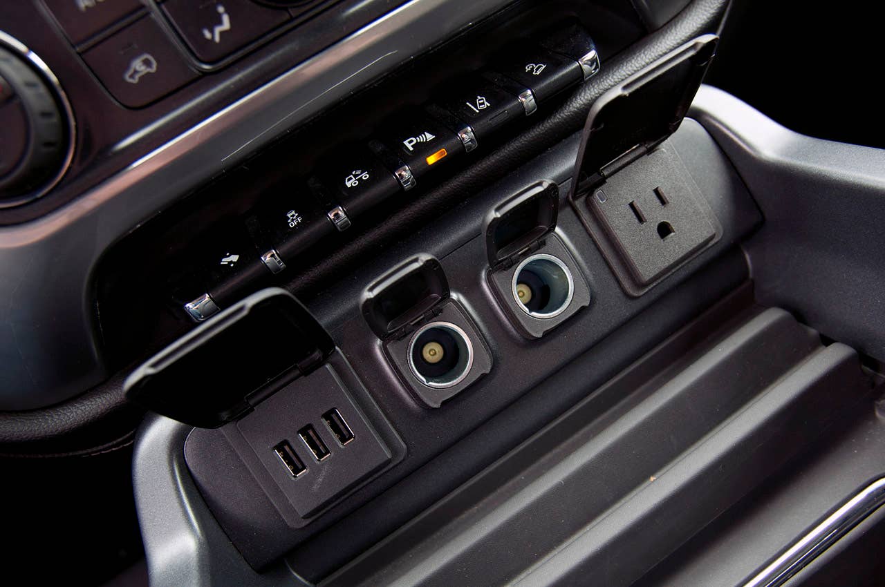 2014 Chevrolet Silverado power outlets