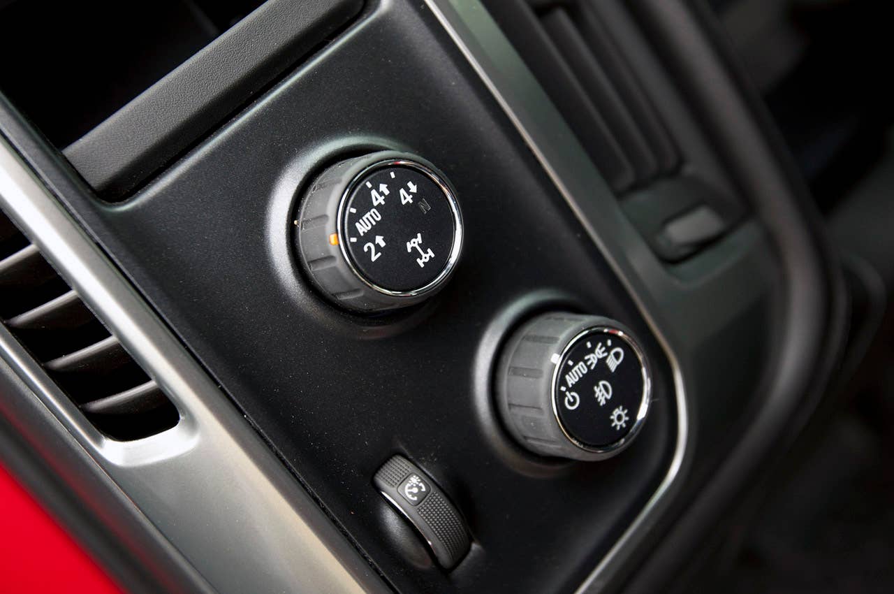 2014 Chevrolet Silverado drive mode controls
