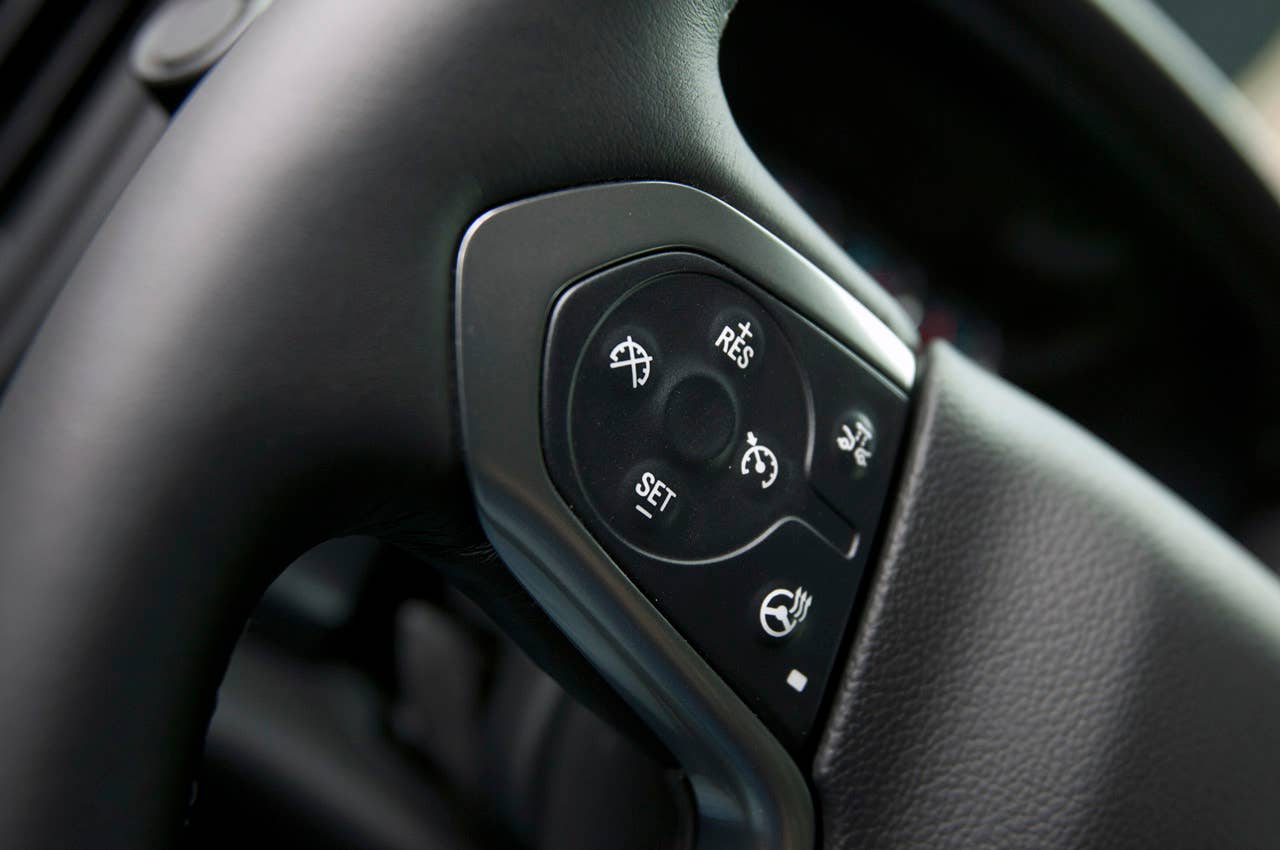 2014 Chevrolet Silverado steering wheel controls
