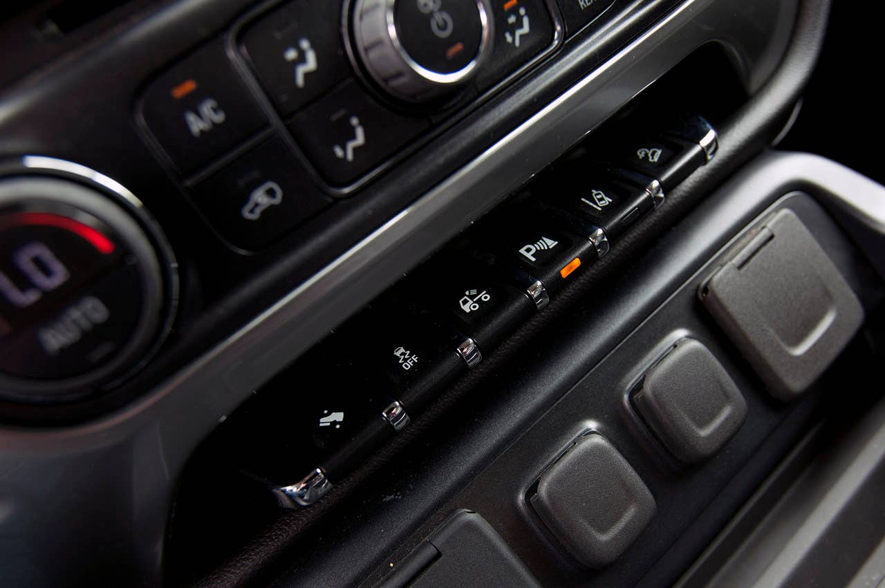2014 Chevrolet Silverado instrument panel
