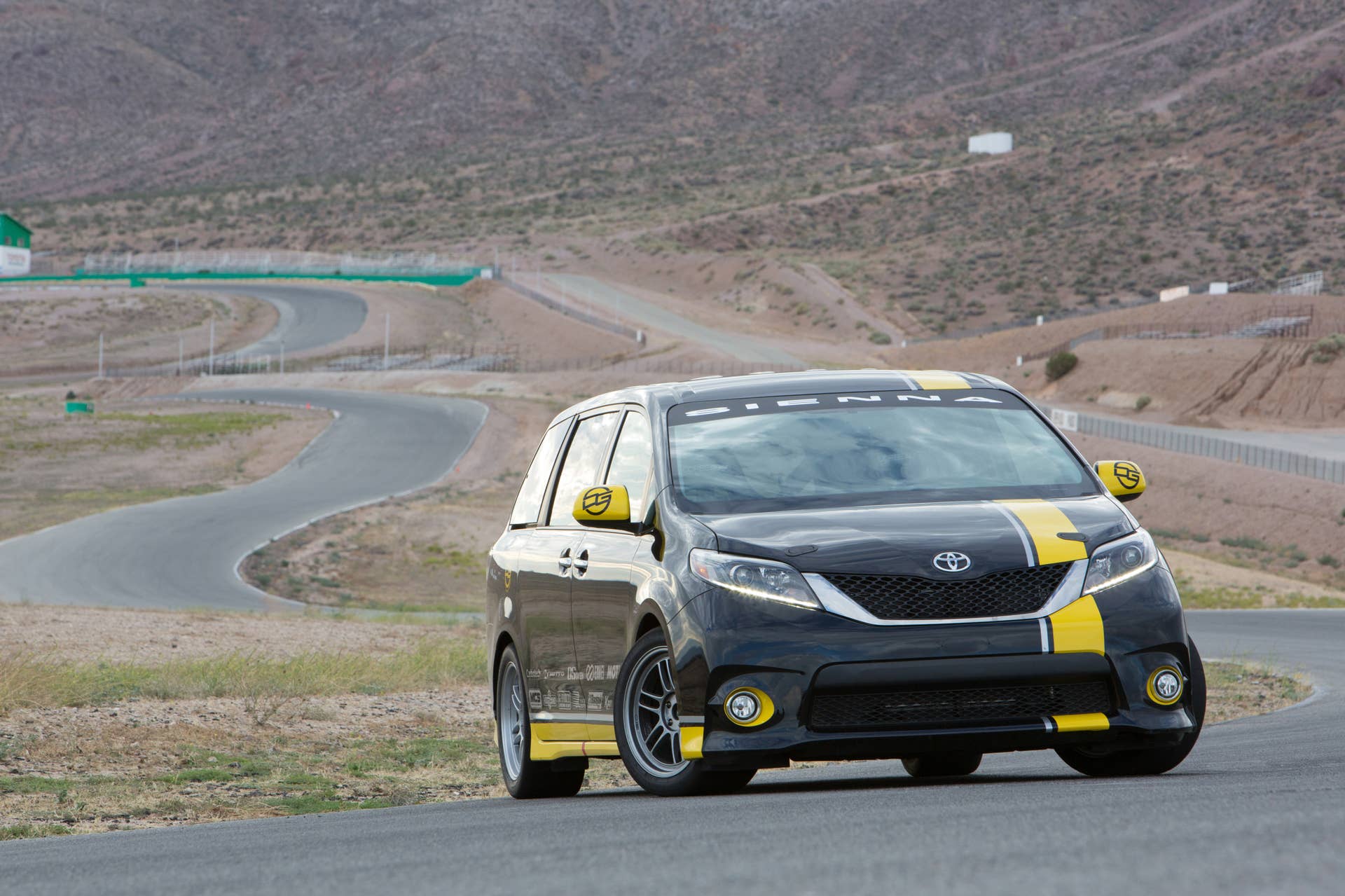 Toyota Sienna R-Tuned Concept