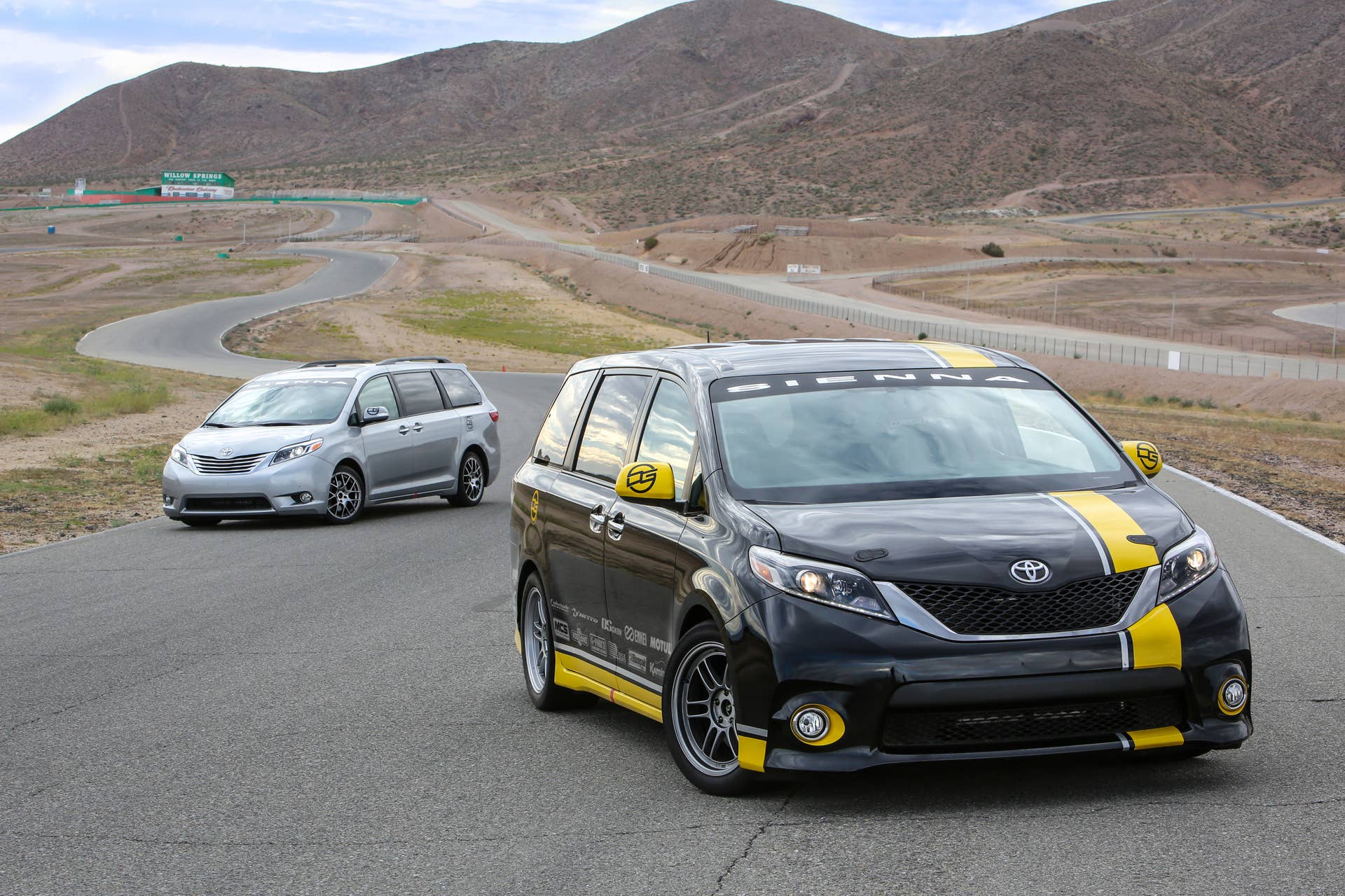 Toyota Sienna R-Tuned Concept duo front