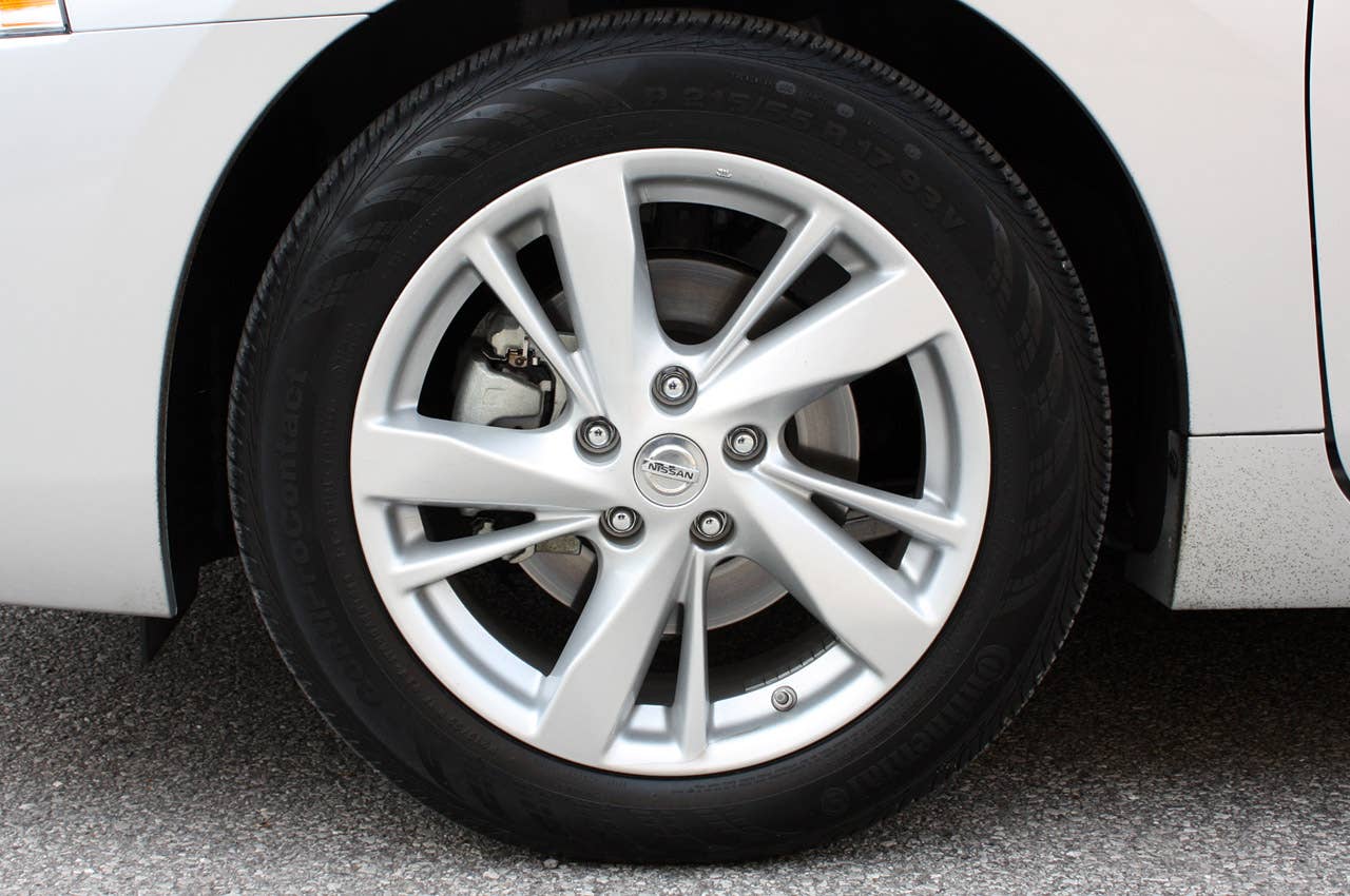 2013 Nissan Altima wheel