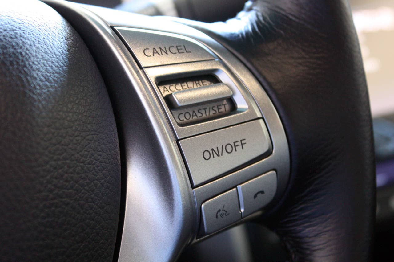 2013 Nissan Altima steering wheel controls