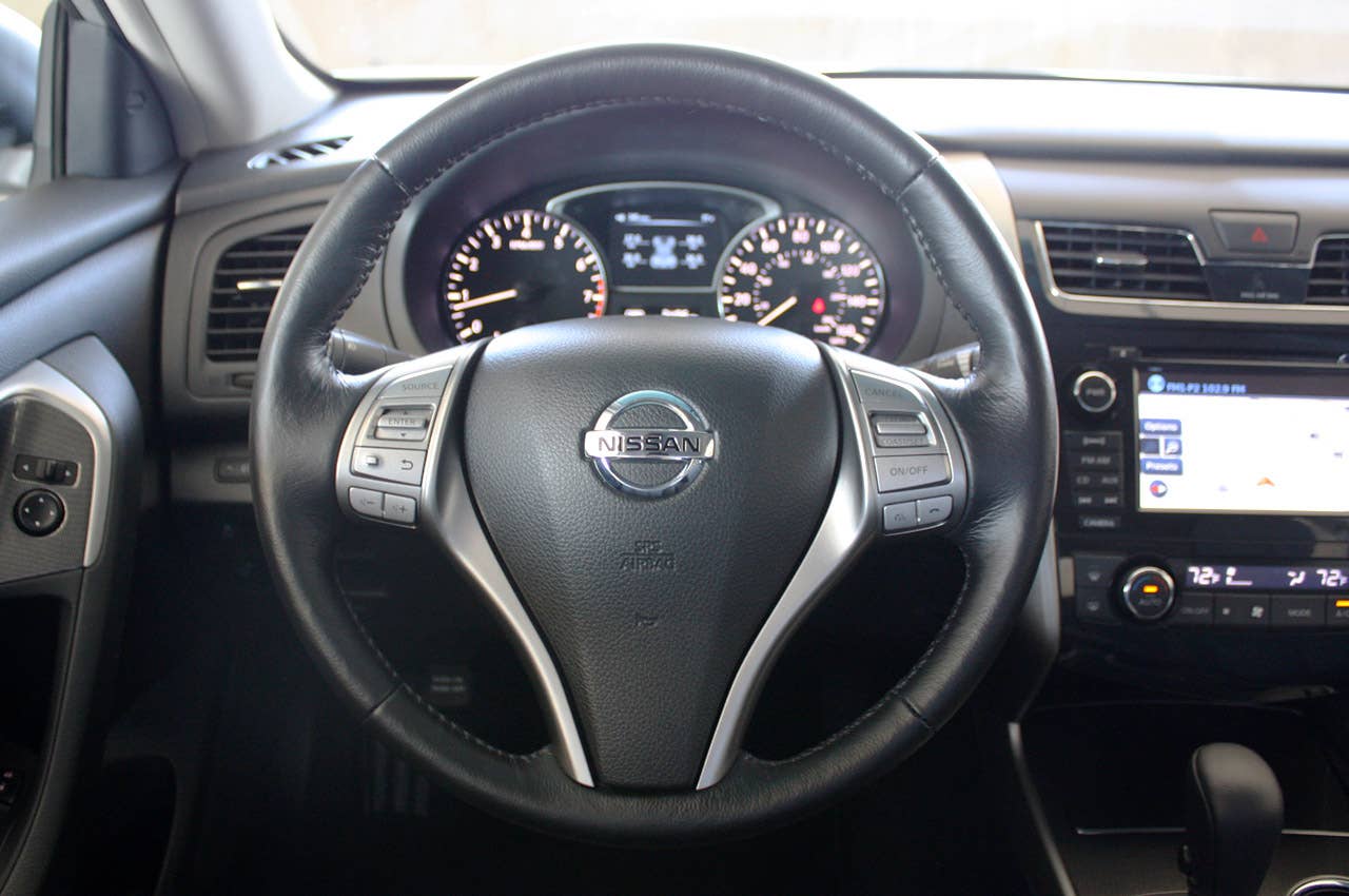 2013 Nissan Altima steering wheel