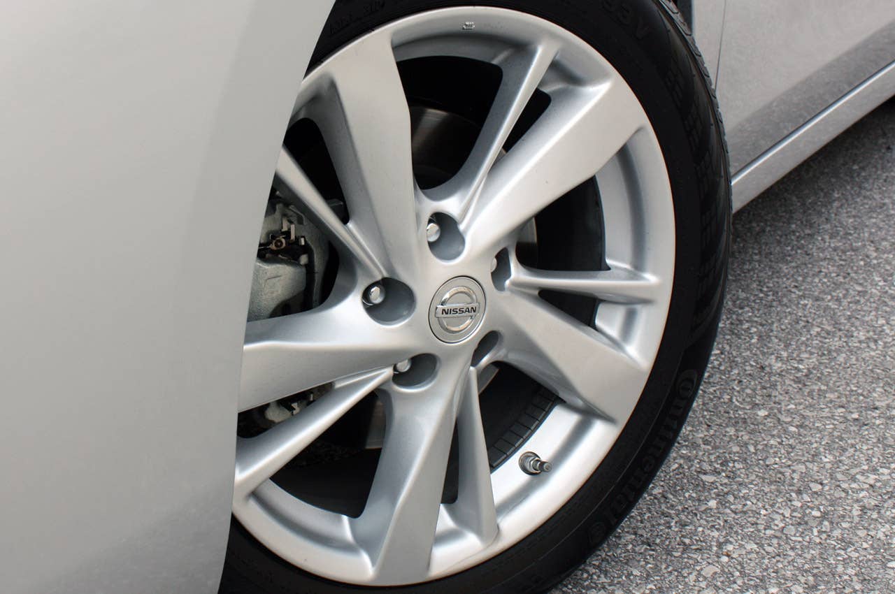 2013 Nissan Altima wheel