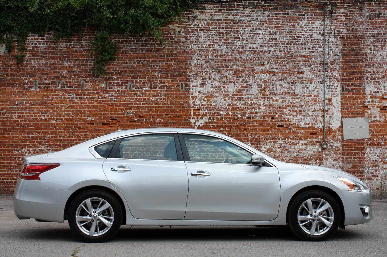 2013 Nissan Altima side view