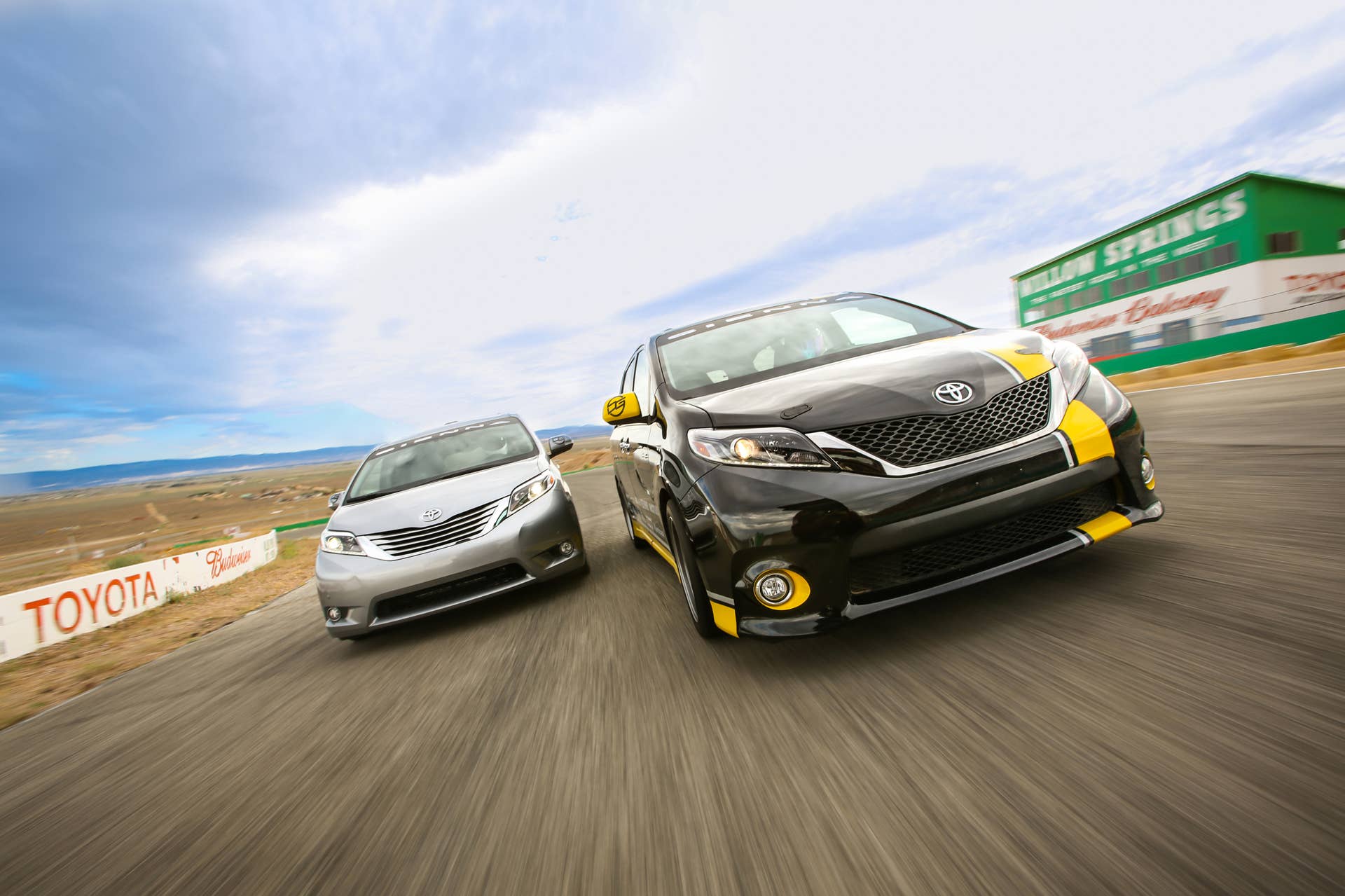 Toyota Sienna R-Tuned Concept duo track front