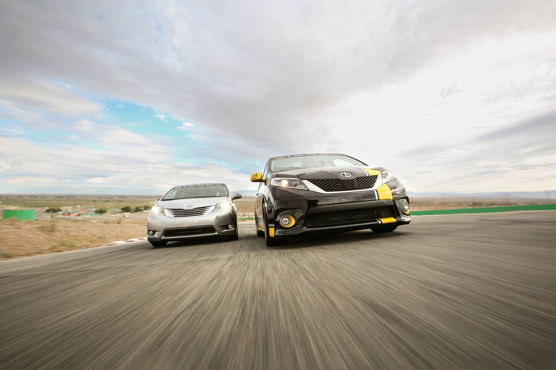 Toyota Sienna R-Tuned Concept track front