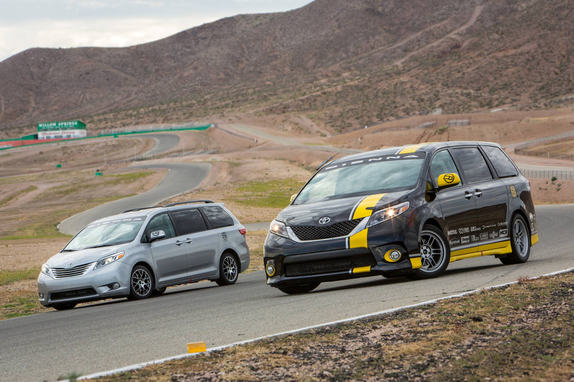 Toyota Sienna R-Tuned Concept front 3/4